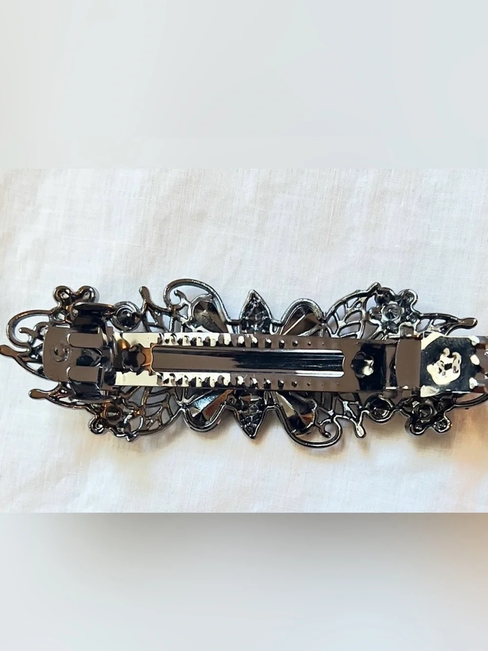 Vintage UV Reactive Manganese Glass Floral Barrette – 26g Victorian Revival